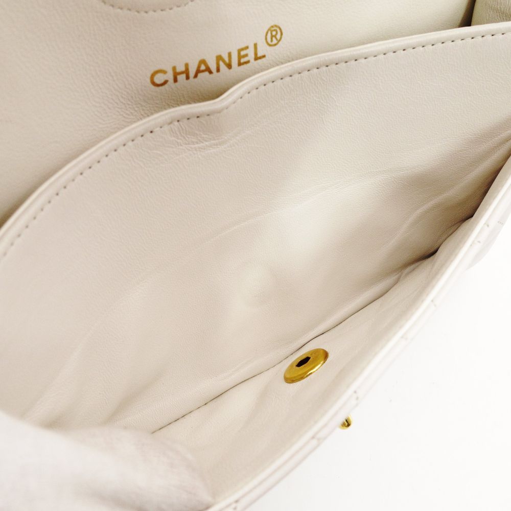 CHANEL Matelassé Double Flap Chain Shoulder Bag White Lambskin Leather Gold Hardware 7-12-331