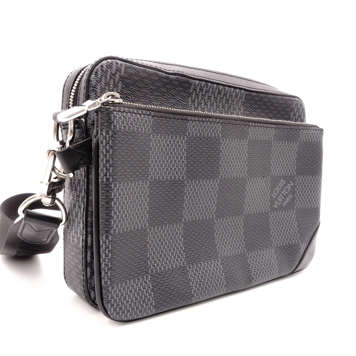 LOUIS VUITTON Trio Messenger 3D Canvas Damier Graphite Handbag, Leather, Gray, Men's