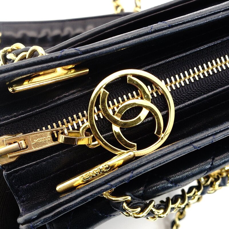 CHANEL Matelassé Turnlock Chain Shoulder Bag Navy Lambskin Gold Hardware 7-9-595