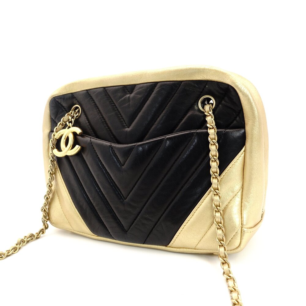 CHANEL Chevron V-Stitch Chain Shoulder Bag Black × Gold Leather Crossbody 7-9-592