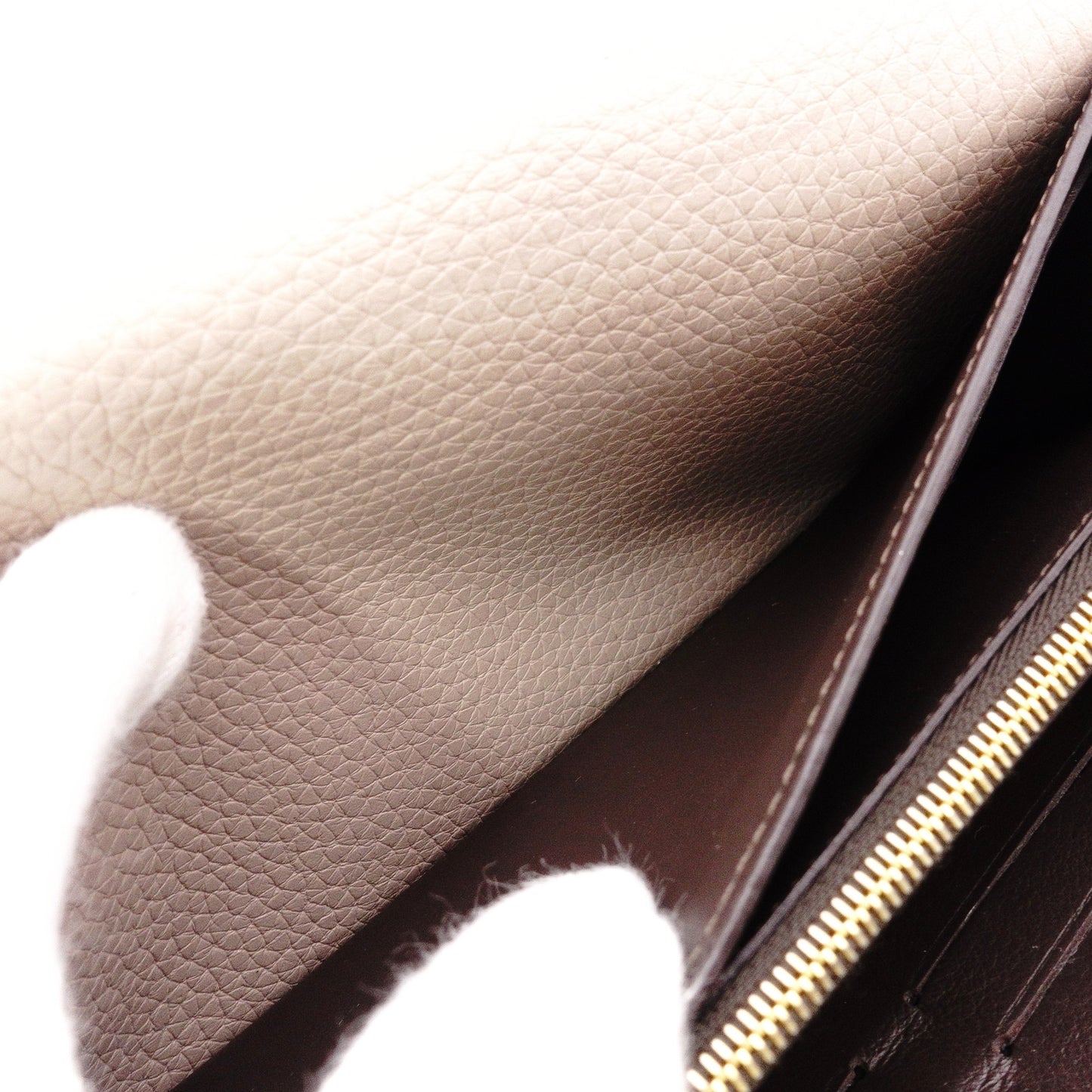 LOUIS VUITTON Portofolio Capucines Long Wallet, Leather, Beige, LV Gold Hardware
