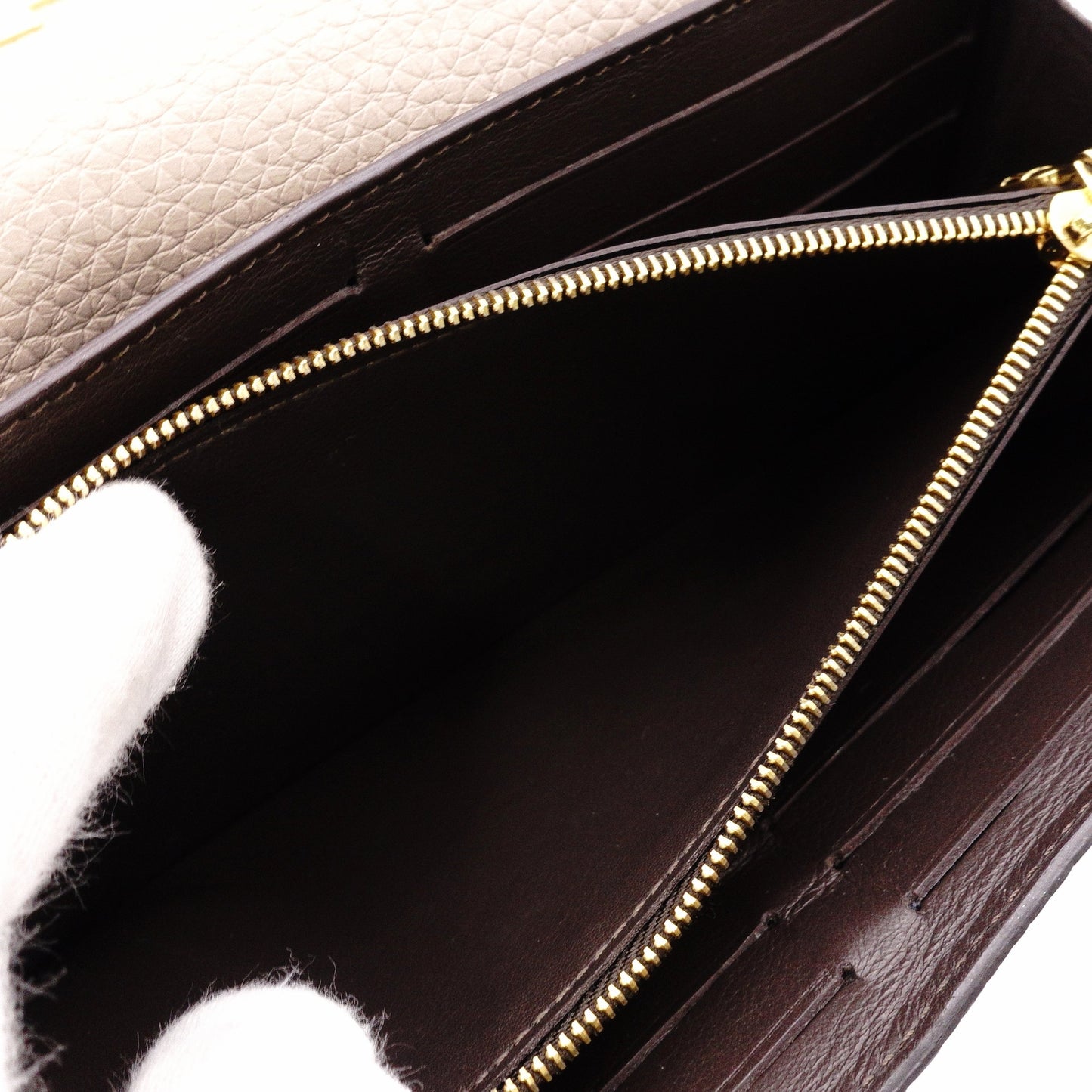 LOUIS VUITTON Portofolio Capucines Long Wallet, Leather, Beige, LV Gold Hardware
