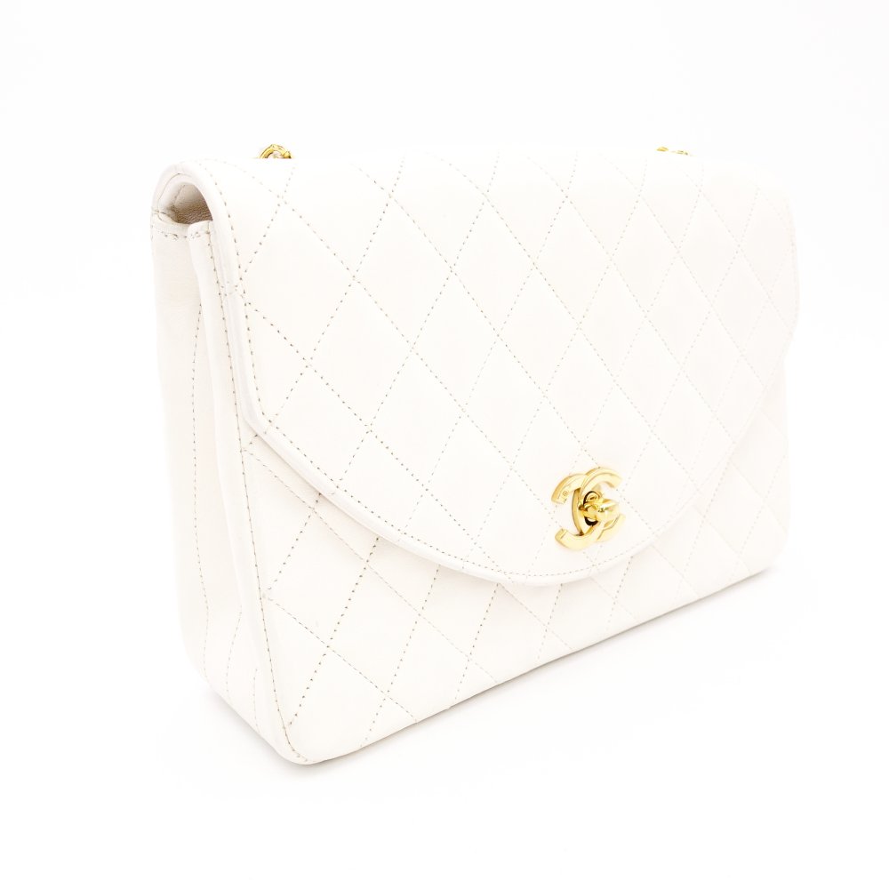 CHANEL Matelassé Lambskin Chain Shoulder Bag White Leather Crossbody Gold Hardware R801739