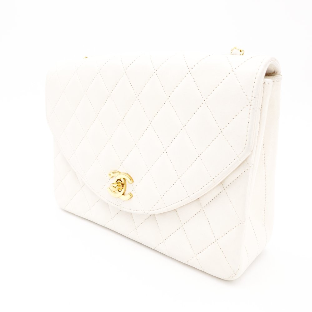 CHANEL Matelassé Lambskin Chain Shoulder Bag White Leather Crossbody Gold Hardware R801739