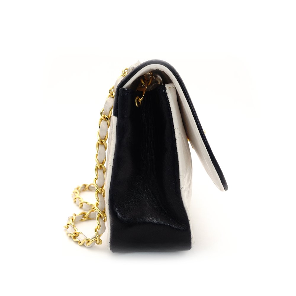 CHANEL Matelassé Chain Shoulder Bag White × Navy Lambskin Leather Crossbody Gold Hardware 7-9-584