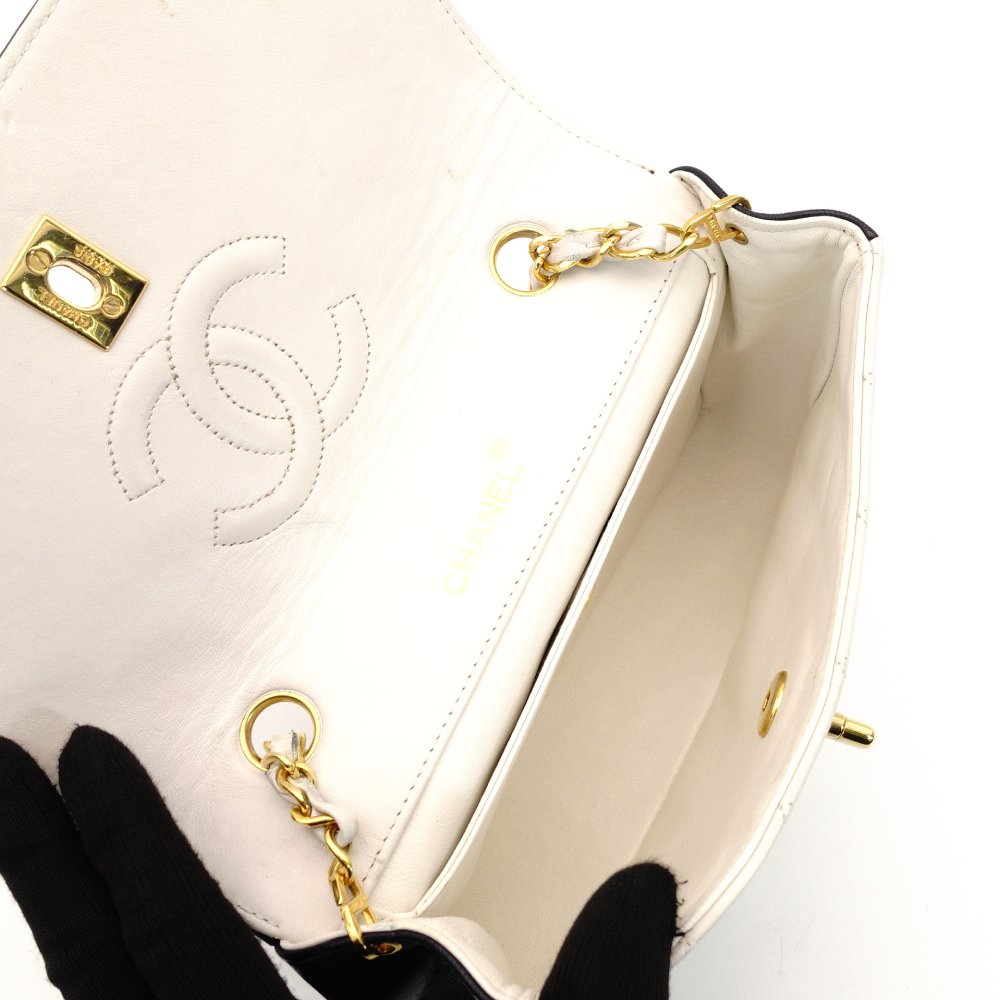 CHANEL Matelassé Chain Shoulder Bag White × Navy Lambskin Leather Crossbody Gold Hardware 7-9-584
