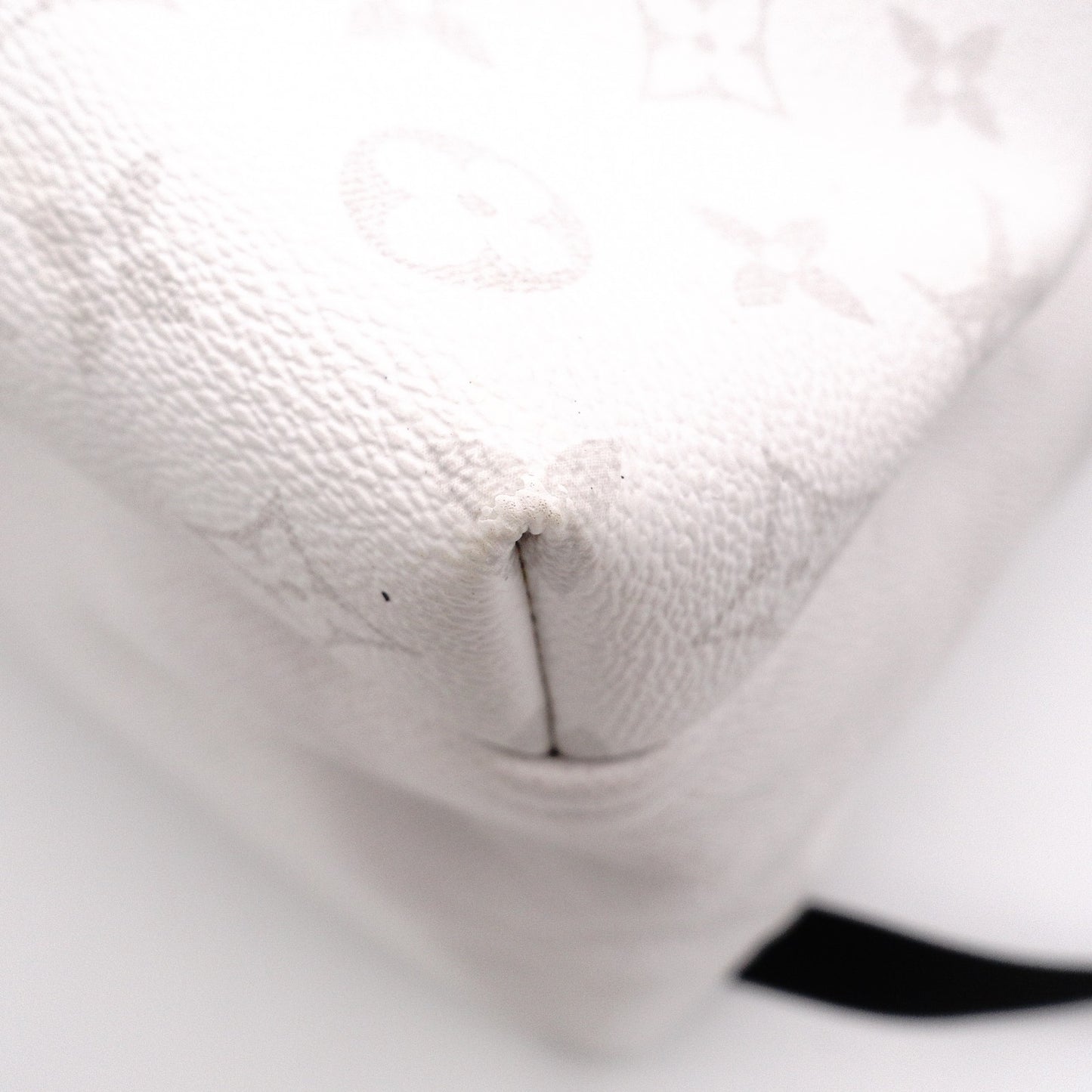 LOUIS VUITTON Taiga Discovery Backpack PVC/Leather White Men's