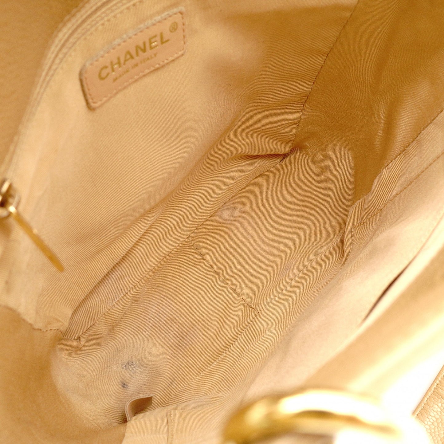 CHANEL Matelassé Shoulder Bag in Leather with Beige Gold Hardware