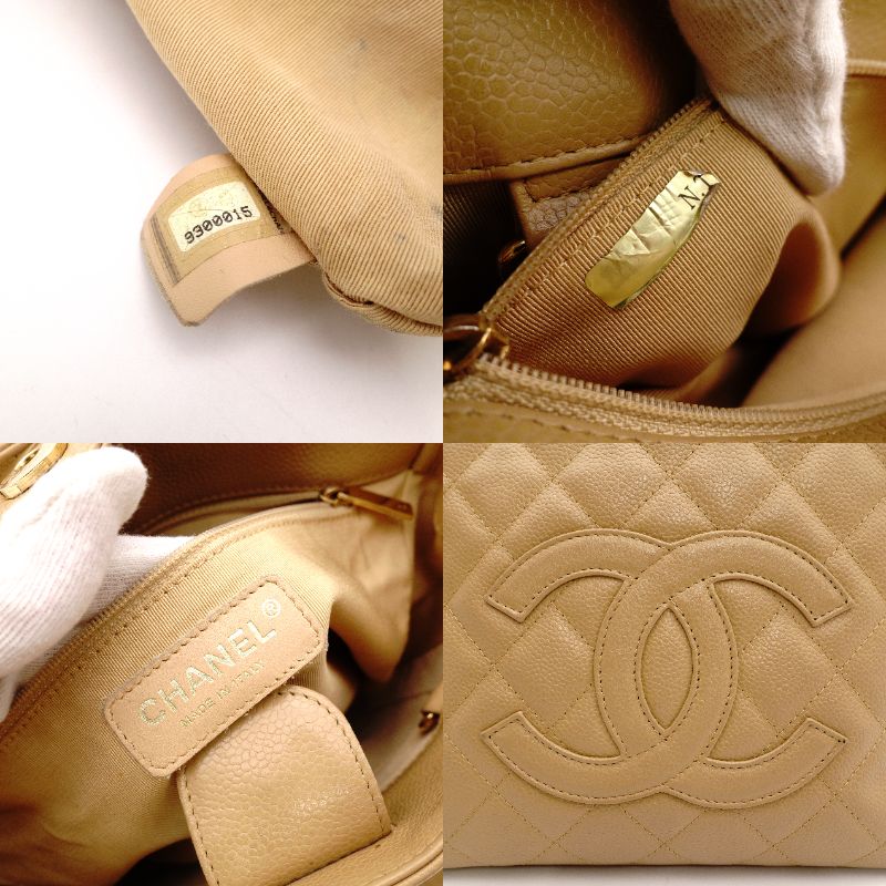 CHANEL Matelassé Shoulder Bag in Leather with Beige Gold Hardware