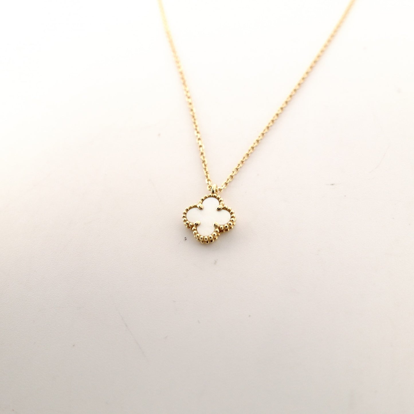 Van Cleef & Arpels Sweet Alhambra Shell 18K Au750 Gold Necklace Pendant Approx. 2.9g 7-2-291