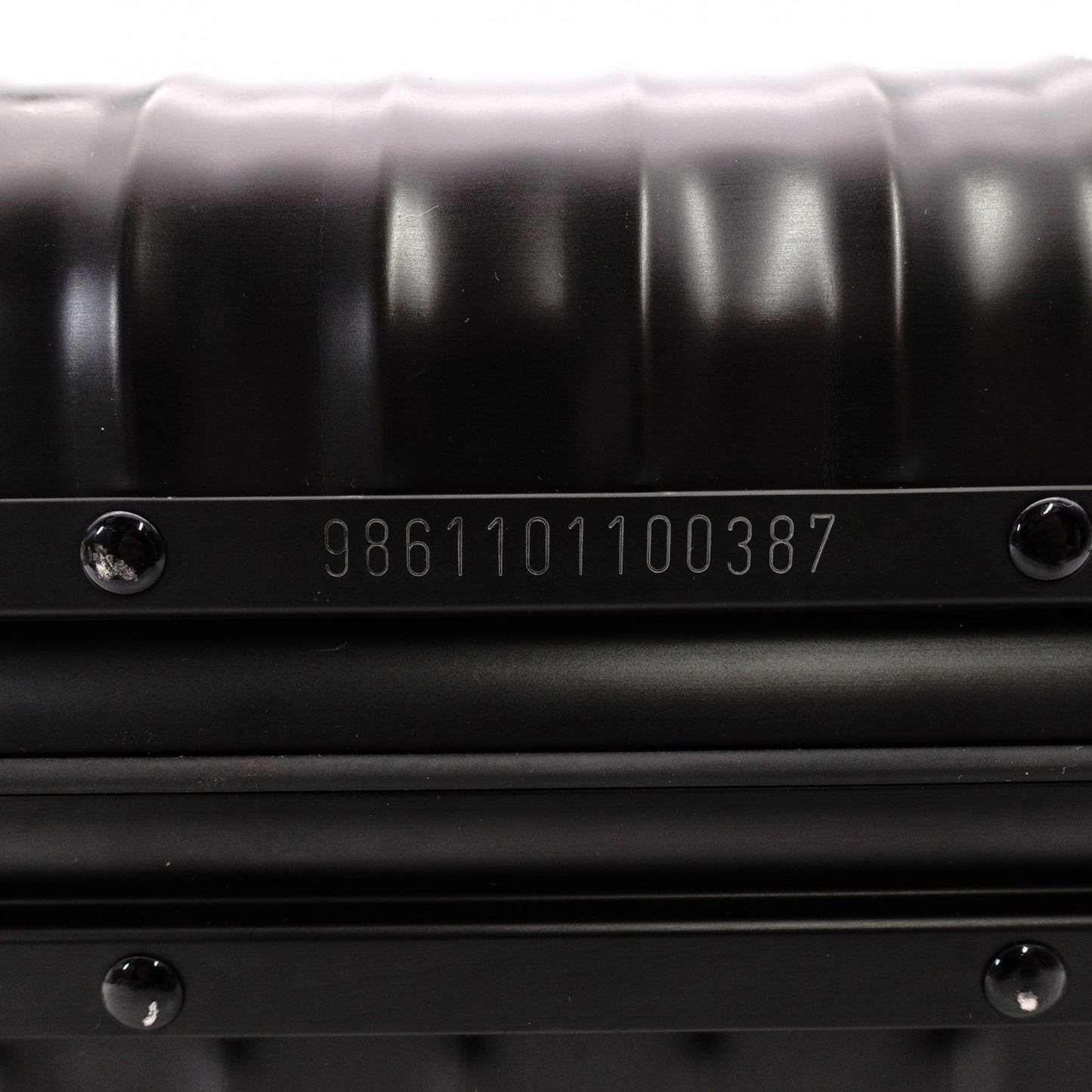 RIMOWA 986.11 32L Topaz Stealth 2-Wheel Carry-On Black