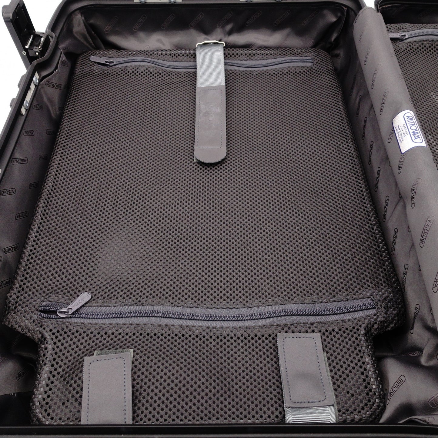 RIMOWA 986.11 32L Topaz Stealth 2-Wheel Carry-On Black