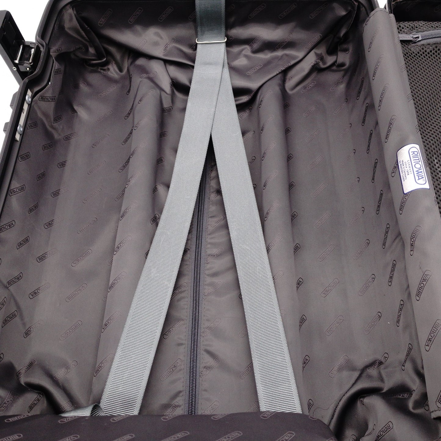 RIMOWA 986.11 32L Topaz Stealth 2-Wheel Carry-On Black