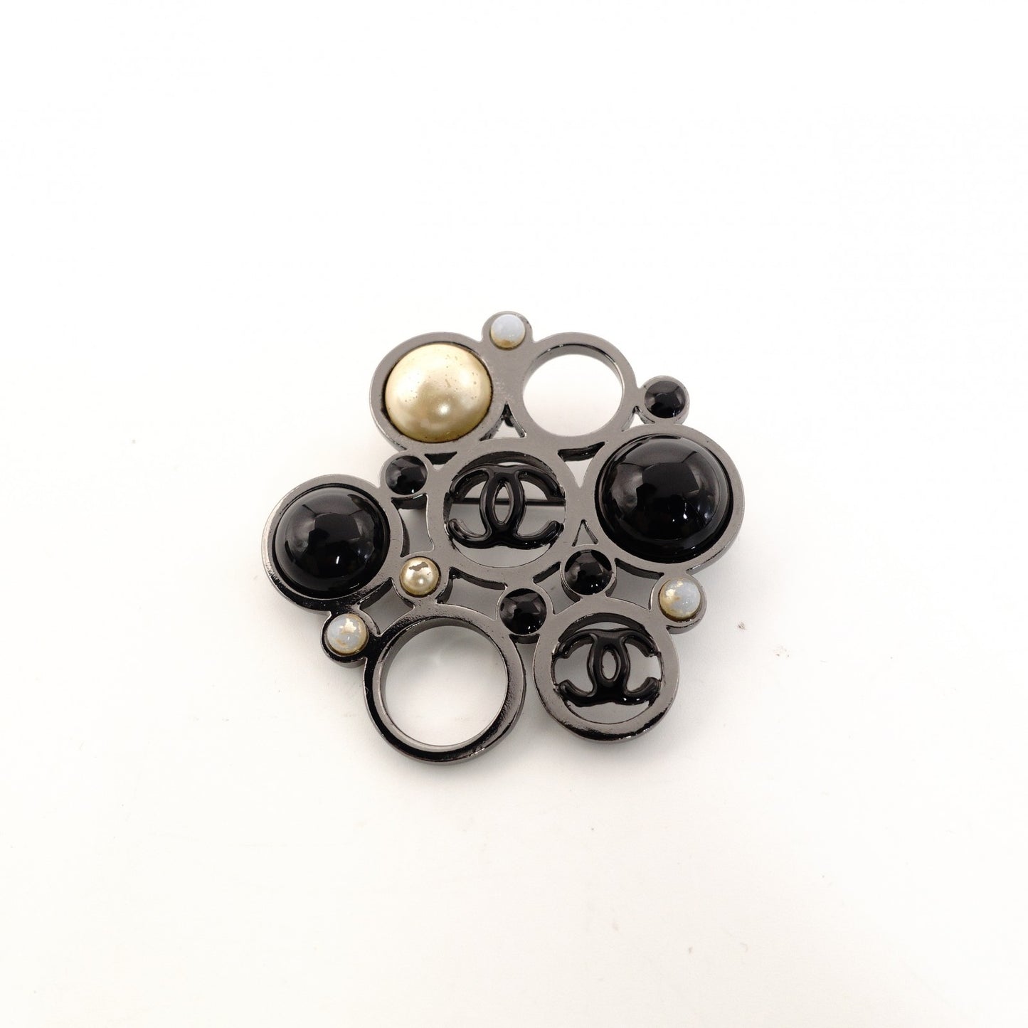 CHANEL Coco Mark Brooch with Faux Pearls, Gripois, Black × Gunmetal CC Mark, with Comets, 7-8-500