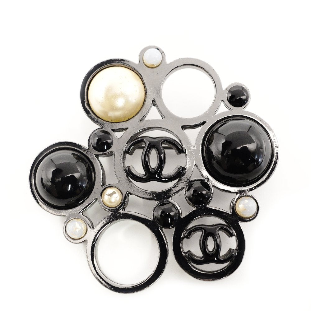 CHANEL Coco Mark Brooch with Faux Pearls, Gripois, Black × Gunmetal CC Mark, with Comets, 7-8-500