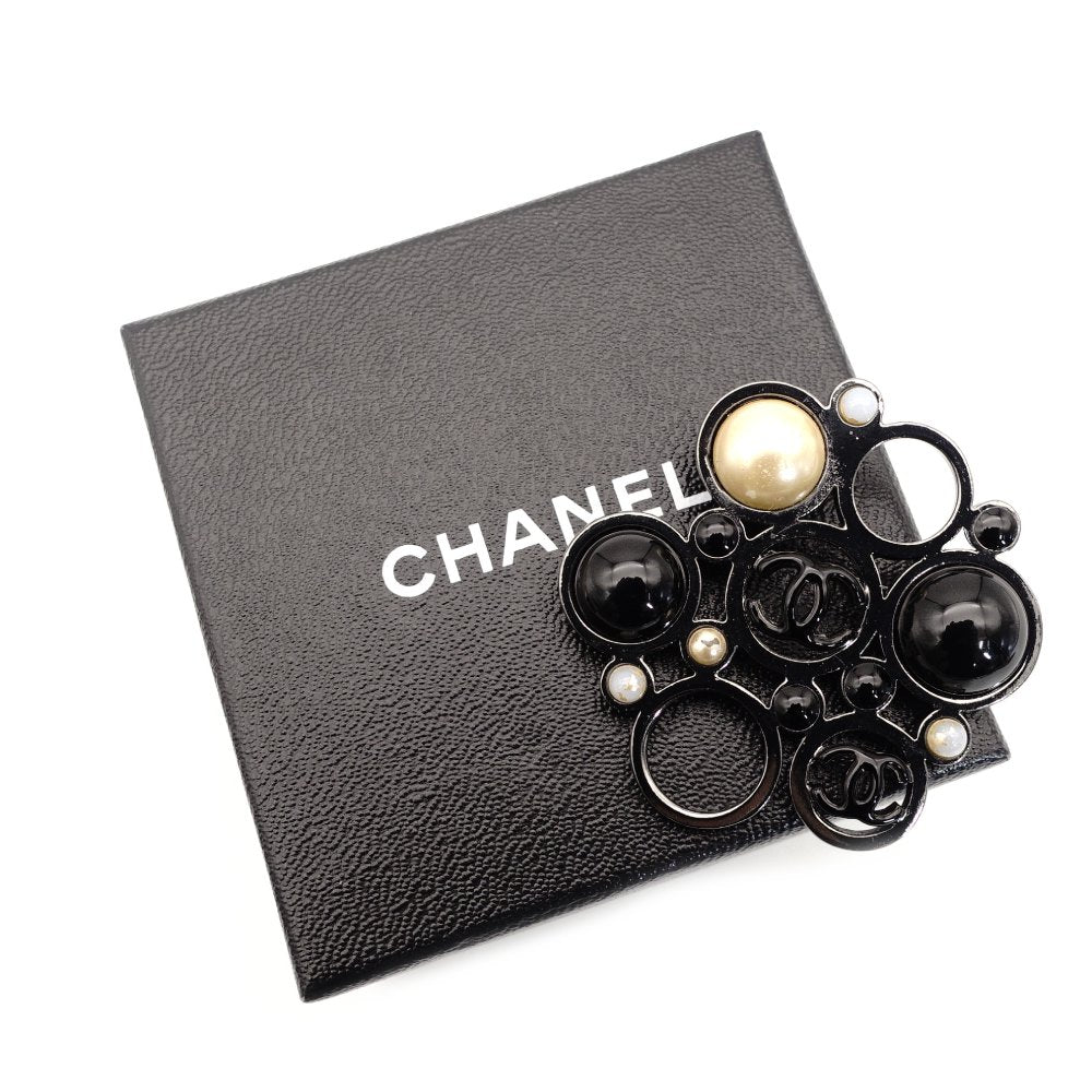 CHANEL Coco Mark Brooch with Faux Pearls, Gripois, Black × Gunmetal CC Mark, with Comets, 7-8-500