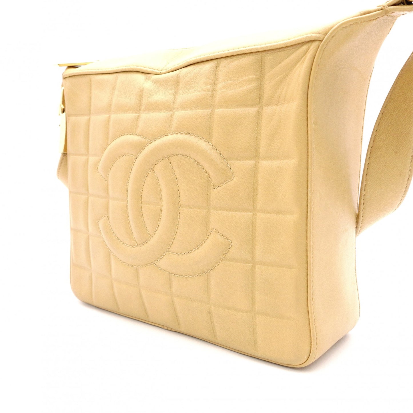 CHANEL Chocolate Bar Shoulder Bag, Leather, Beige, Vintage, Gold Hardware