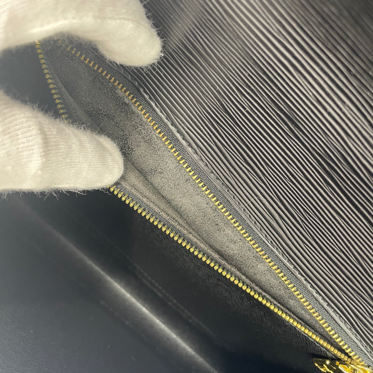 LOUIS VUITTON Epi Monceau