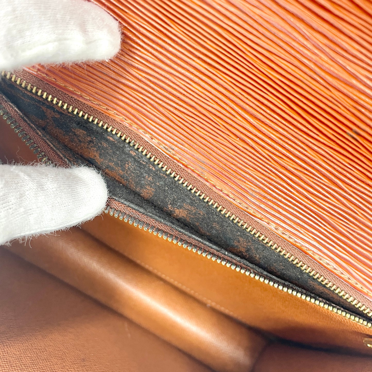 LOUIS VUITTON Epi Monceau