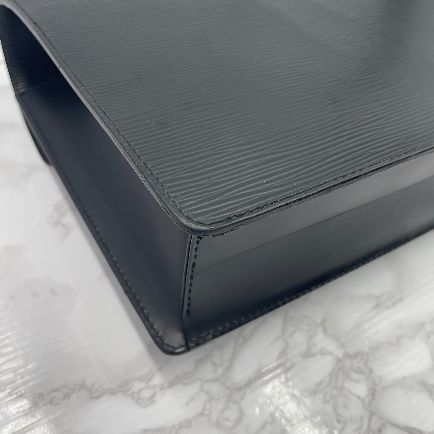 LOUIS VUITTON Epi Monceau