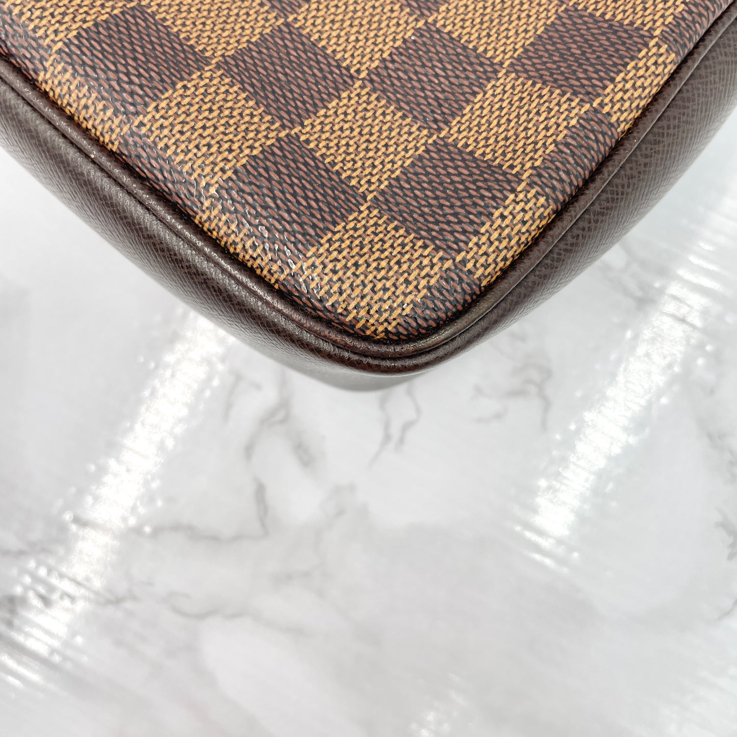 LOUIS VUITTON Damier Truth Makeup