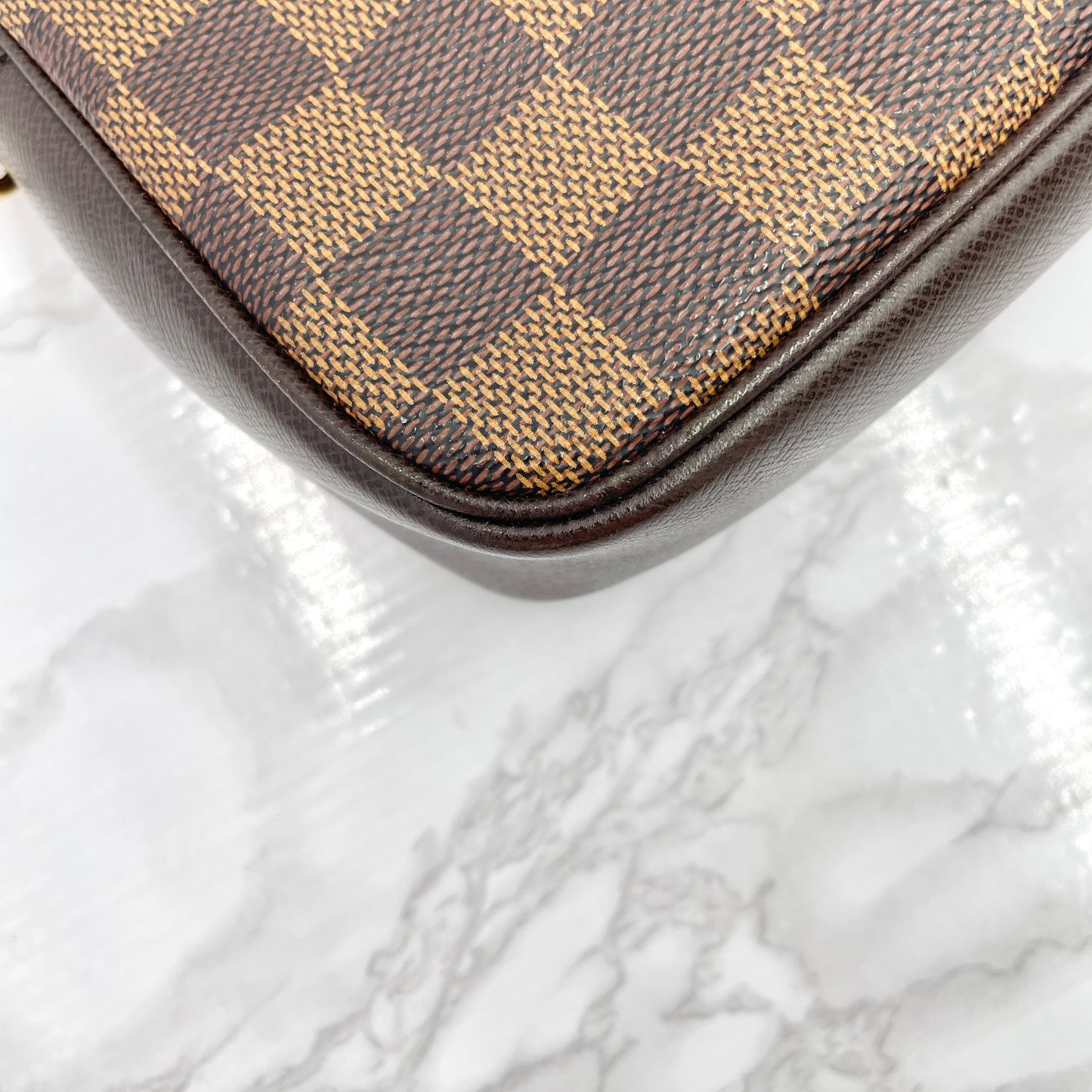 LOUIS VUITTON Damier Truth Makeup