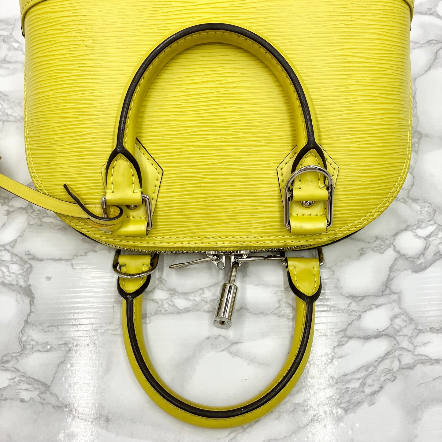 LOUIS VUITTON Epi Alma BB