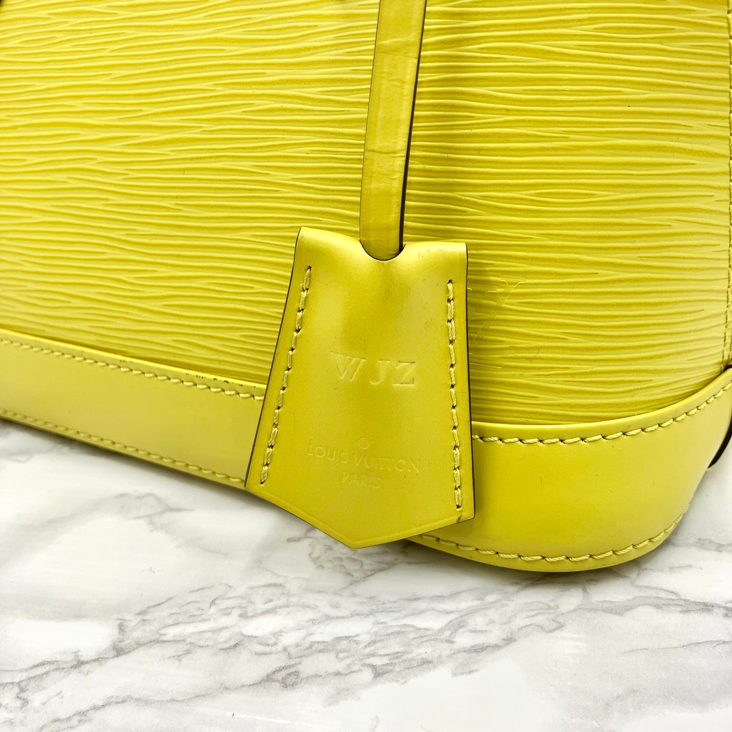 LOUIS VUITTON Epi Alma BB