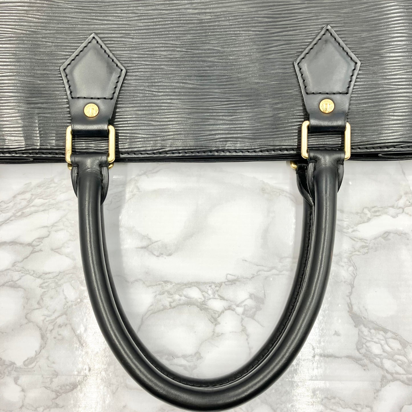 LOUIS VUITTON Epi Sack Pla PM