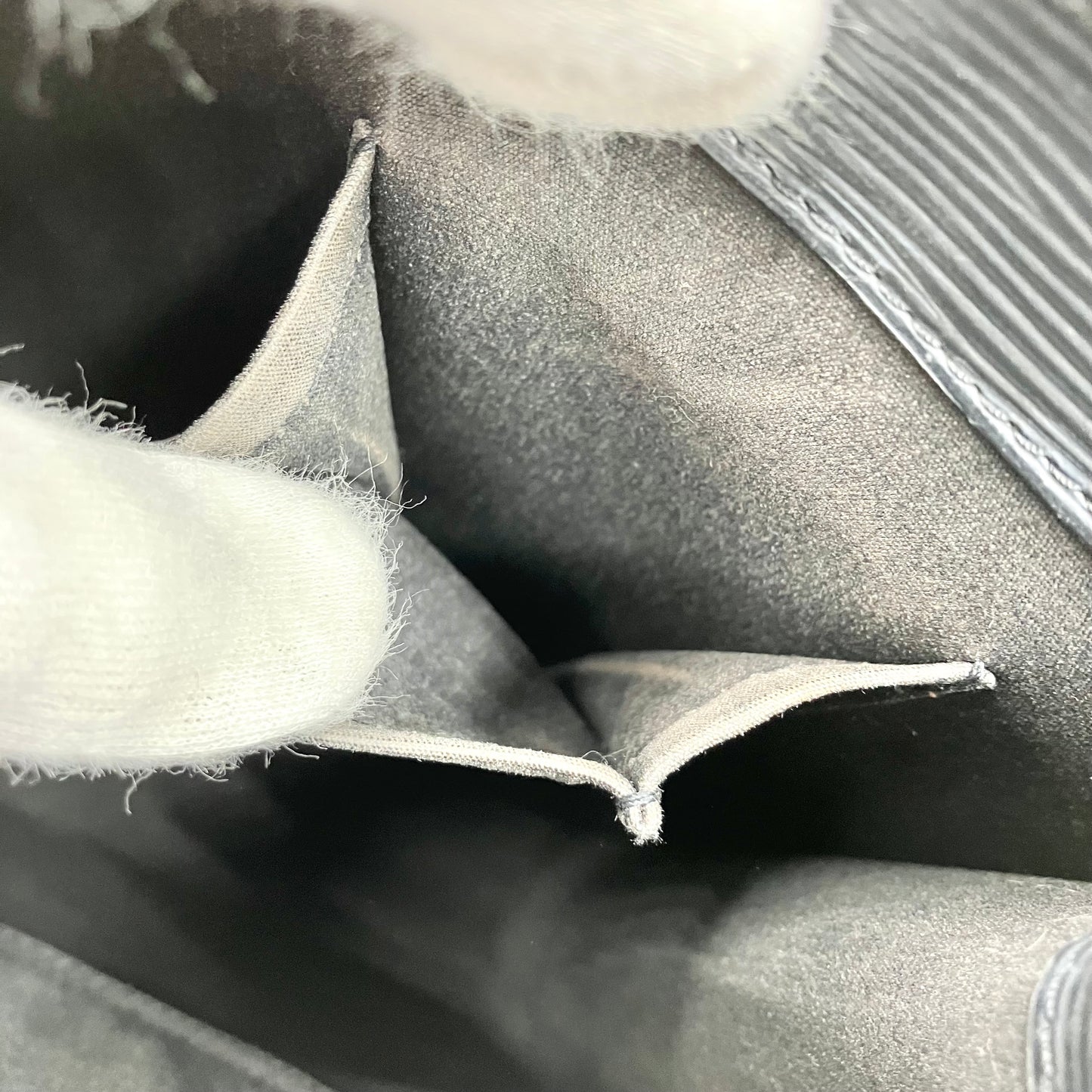 LOUIS VUITTON Epi Sack Pla PM