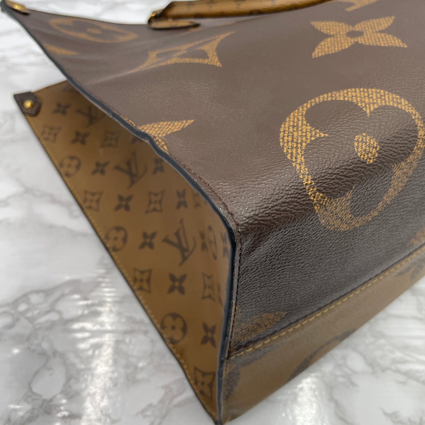 LOUIS VUITTON On The Go GM