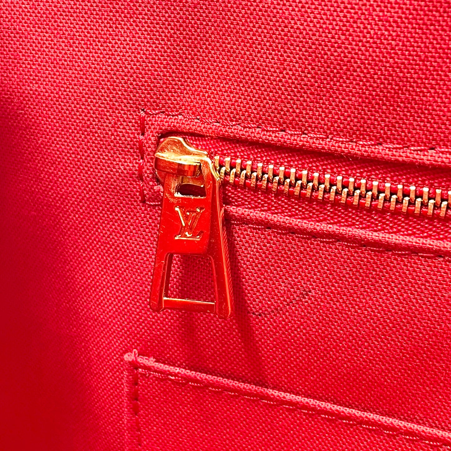 LOUIS VUITTON On The Go GM