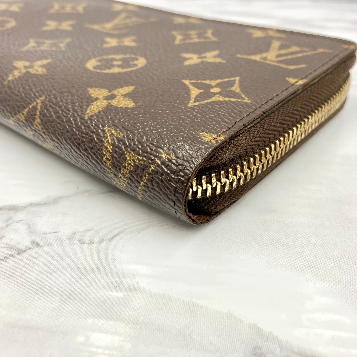 LOUIS VUITTON Monogram zippy