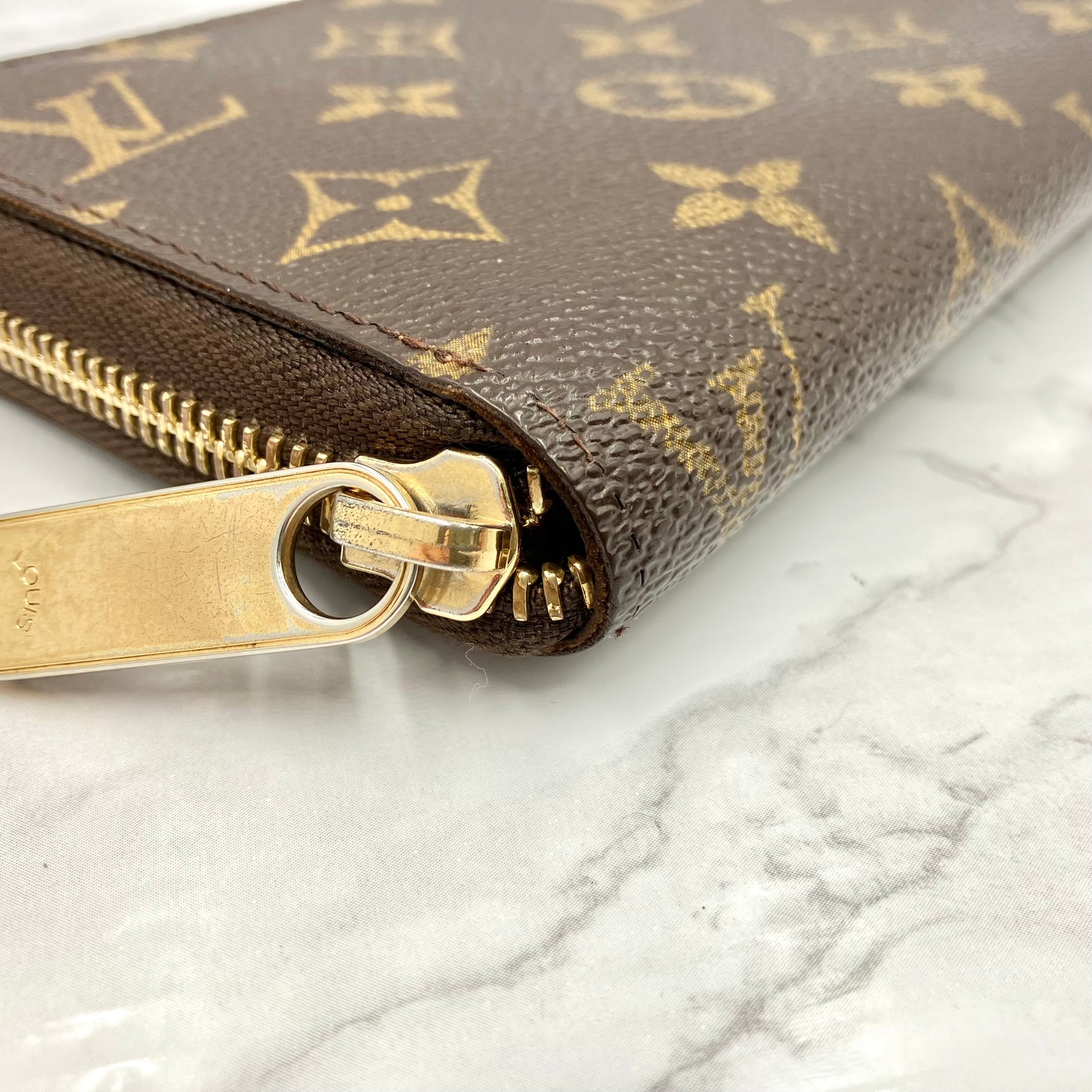 LOUIS VUITTON Monogram zippy