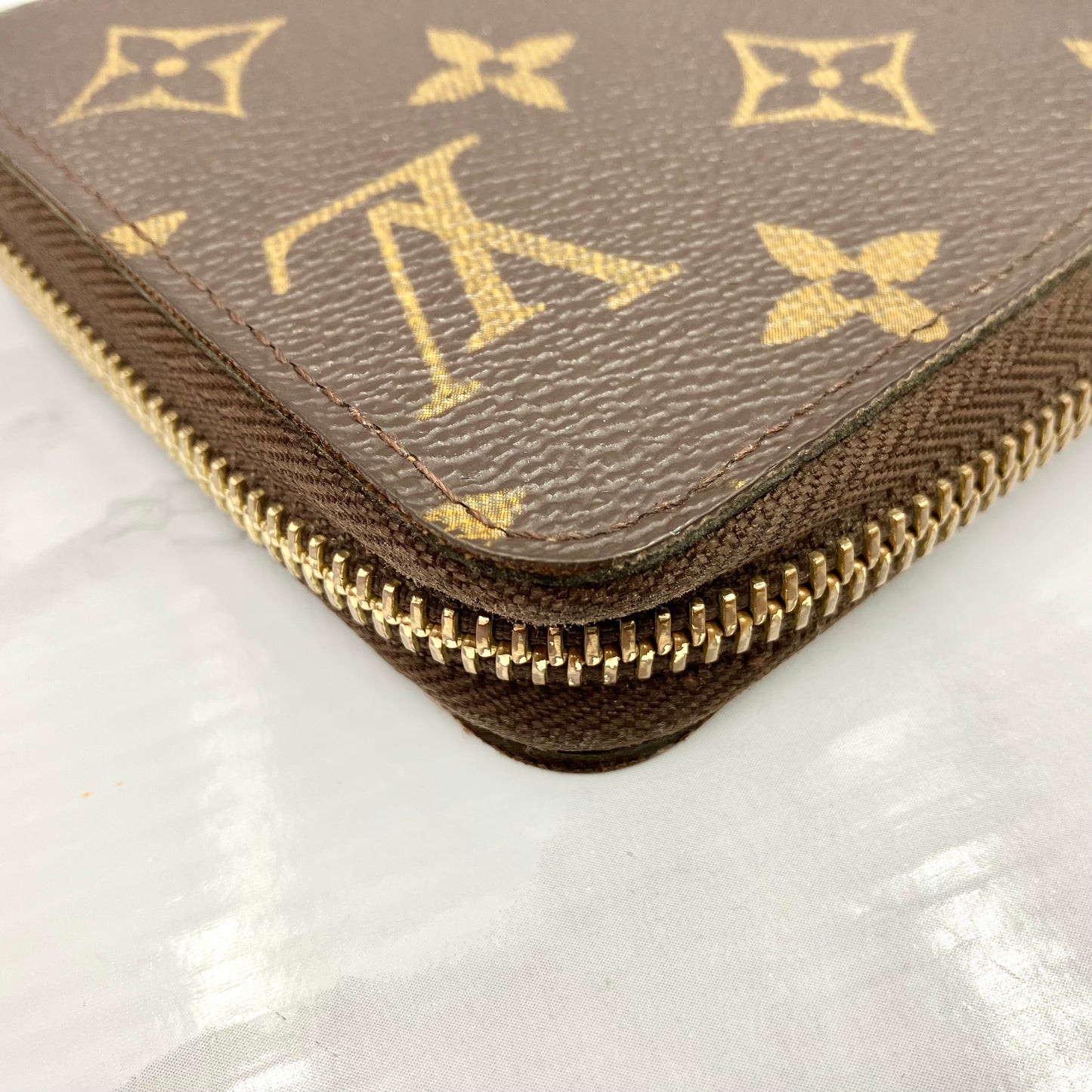 LOUIS VUITTON Monogram zippy