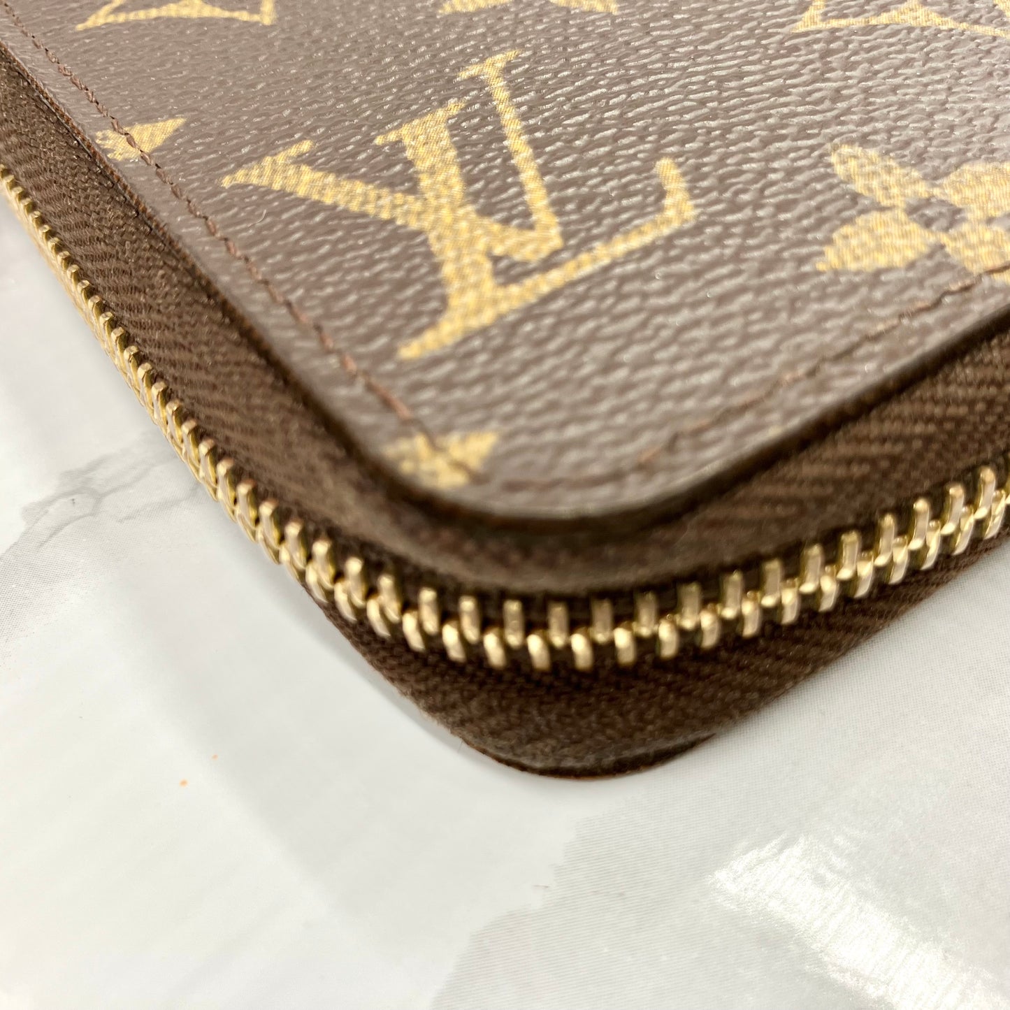 LOUIS VUITTON Monogram zippy