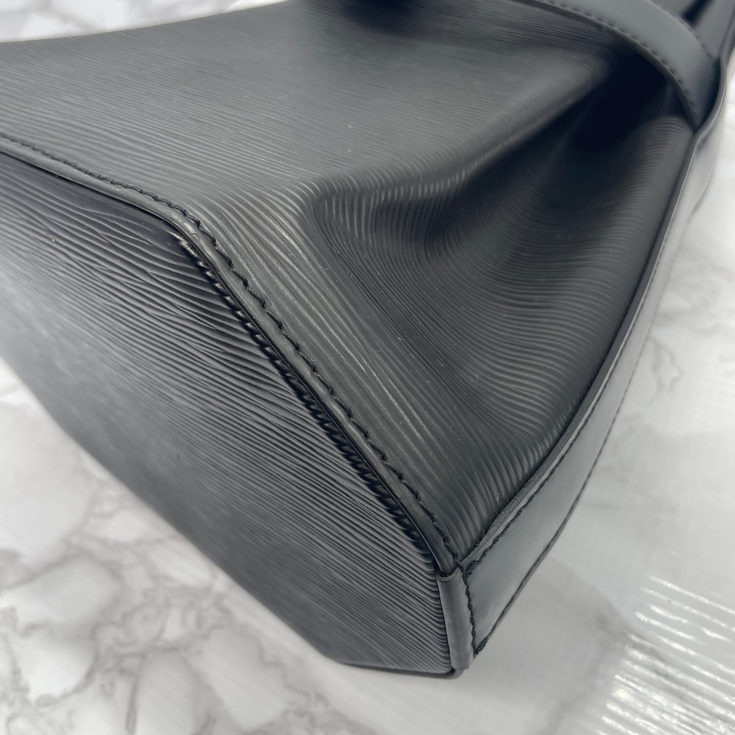 LOUIS VUITTON Epi sac de paule PM