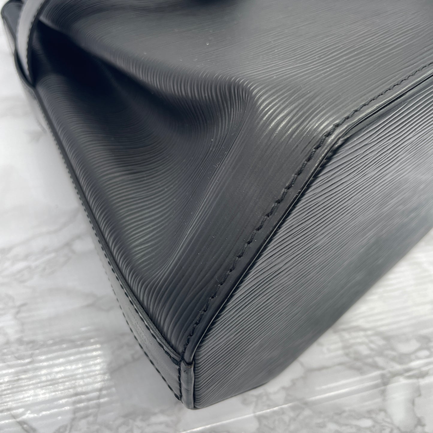 LOUIS VUITTON Epi sac de paule PM