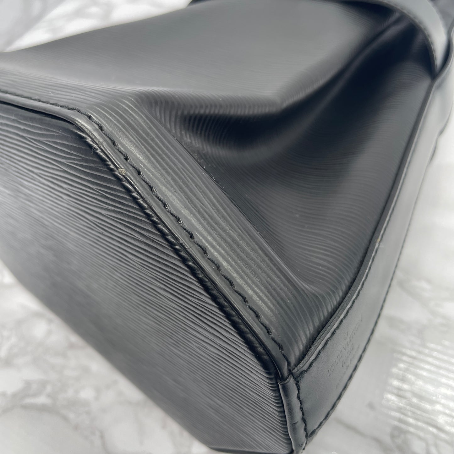 LOUIS VUITTON Epi sac de paule PM