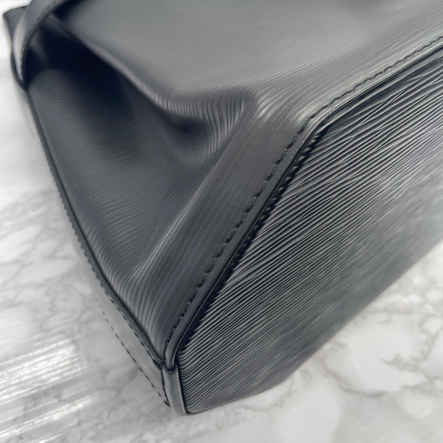 LOUIS VUITTON Epi sac de paule PM