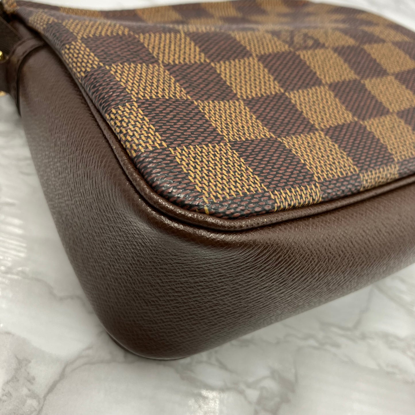 LOUIS VUITTON Damier Pouch