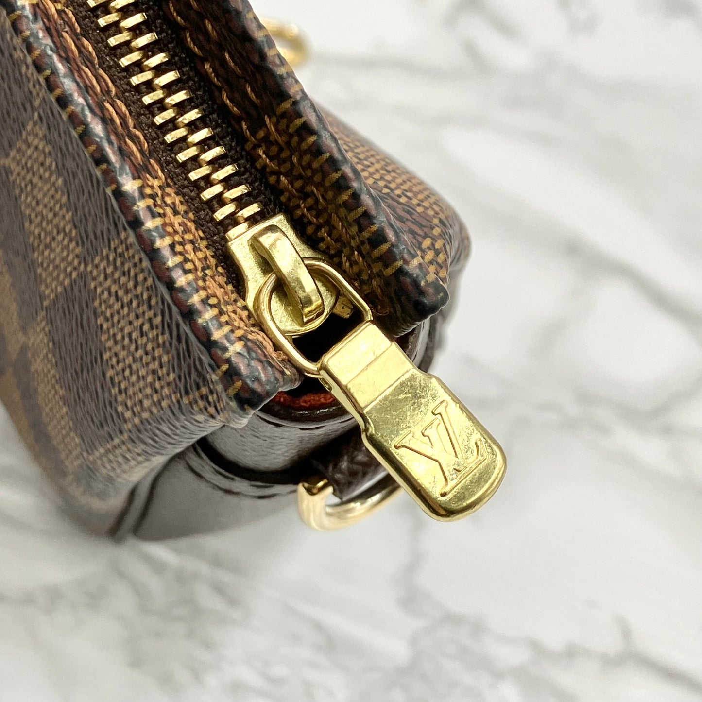 LOUIS VUITTON Damier Pouch