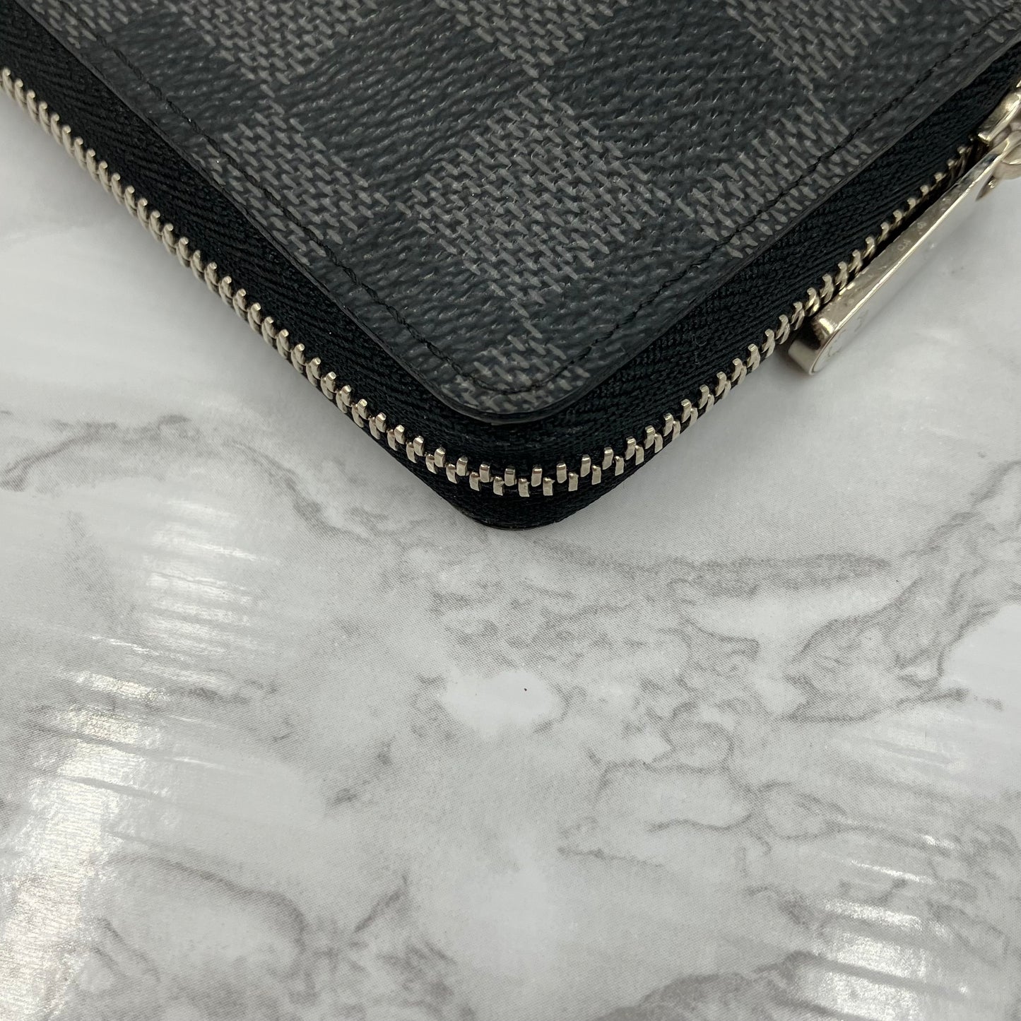 LOUIS VUITTON Damier Graphite coin purse