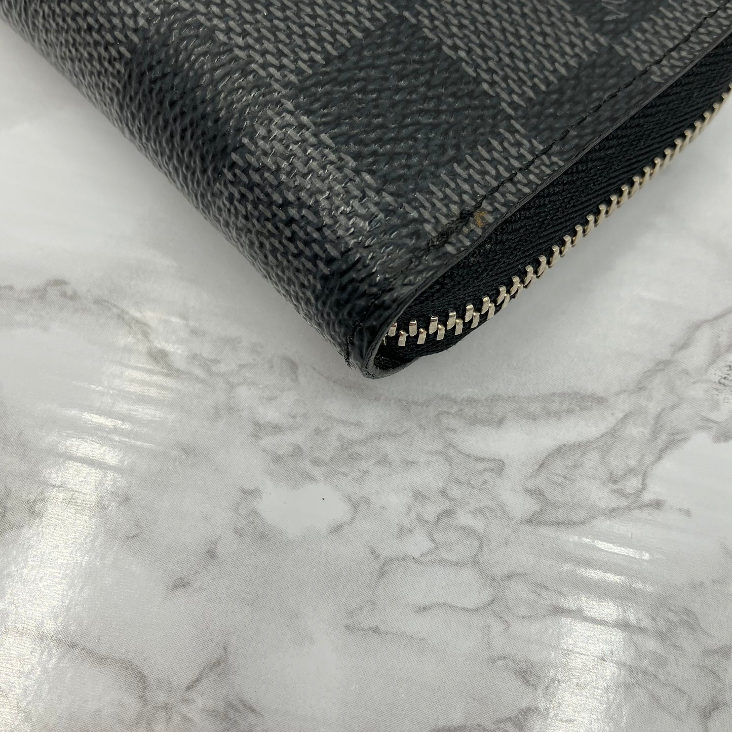 LOUIS VUITTON Damier Graphite coin purse