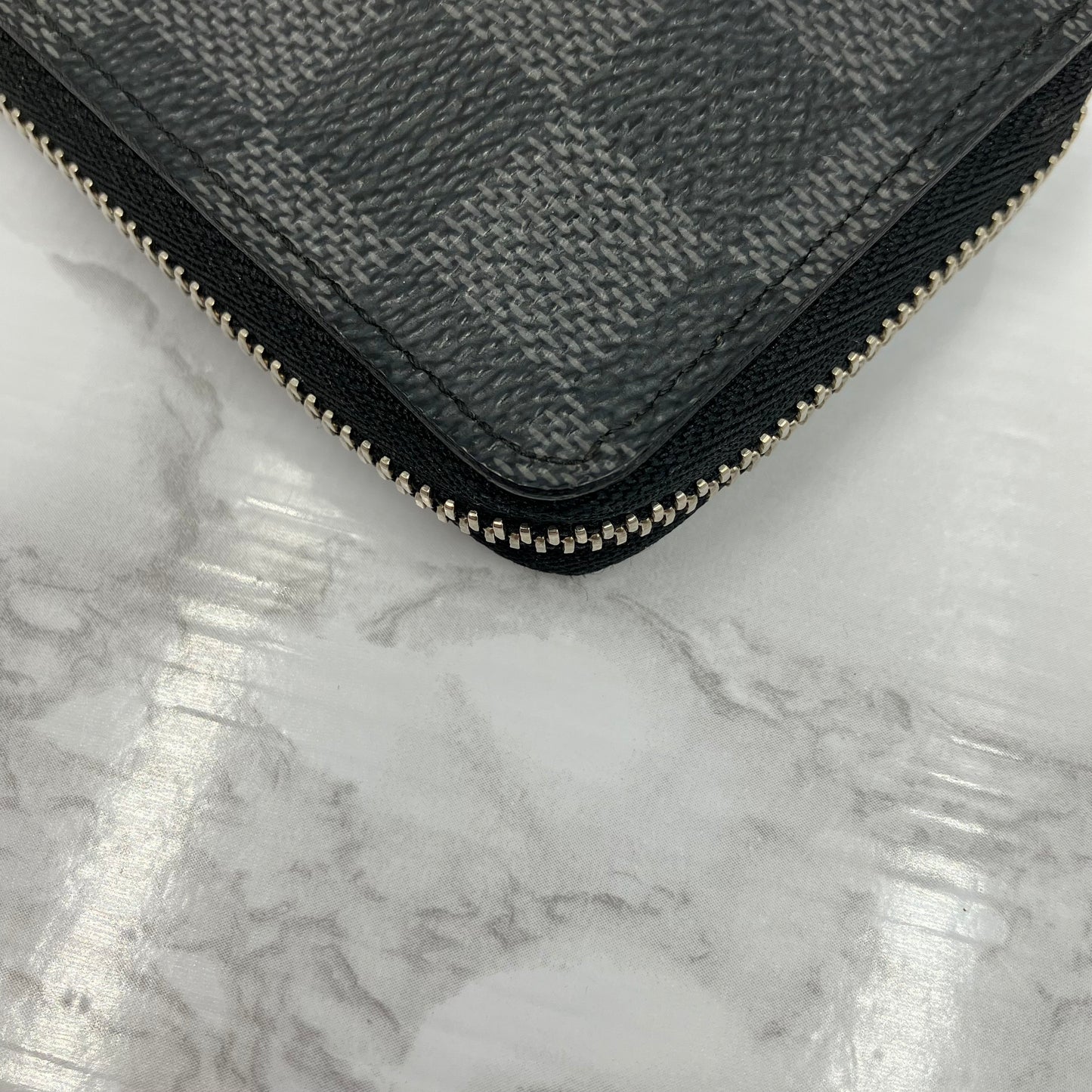 LOUIS VUITTON Damier Graphite coin purse