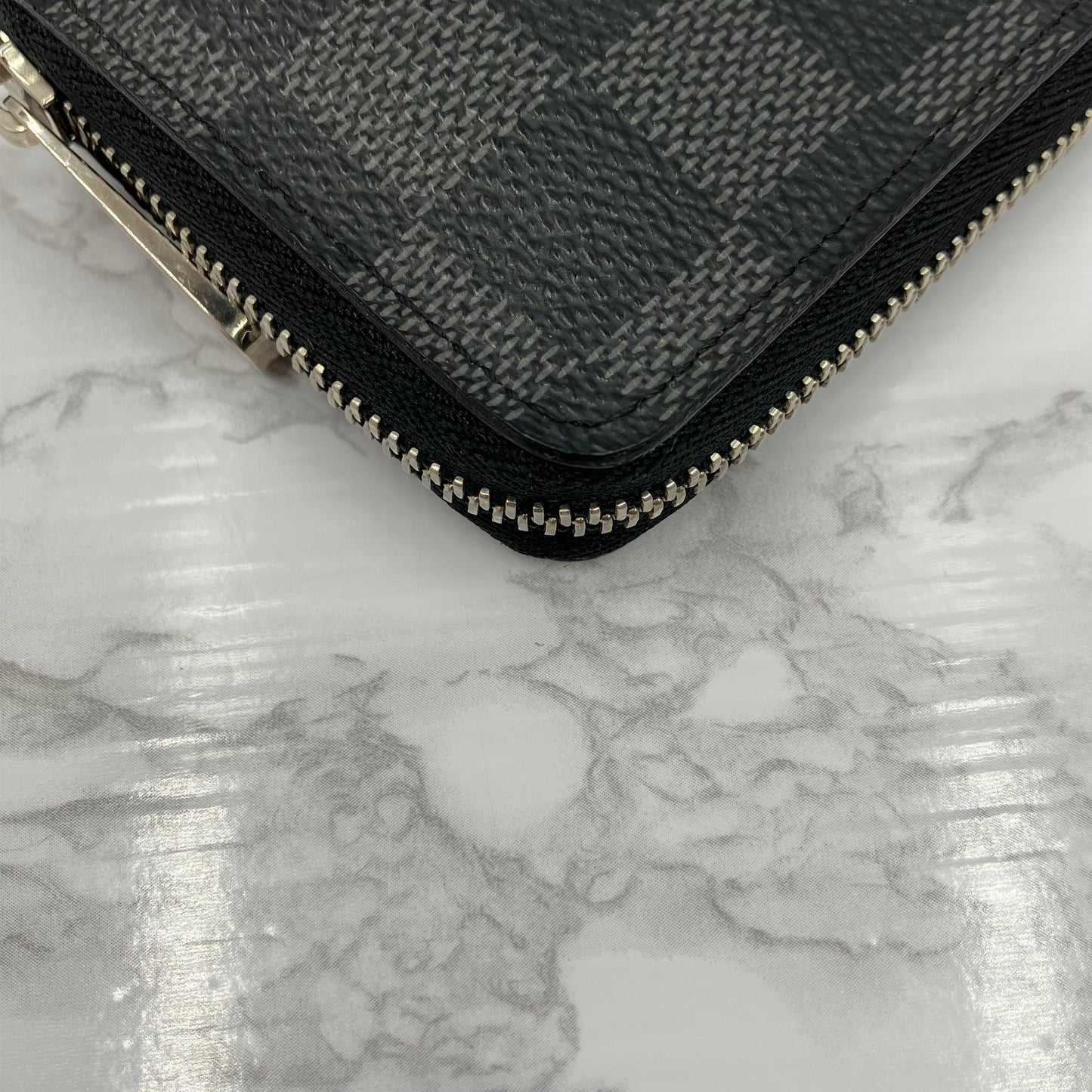 LOUIS VUITTON Damier Graphite coin purse