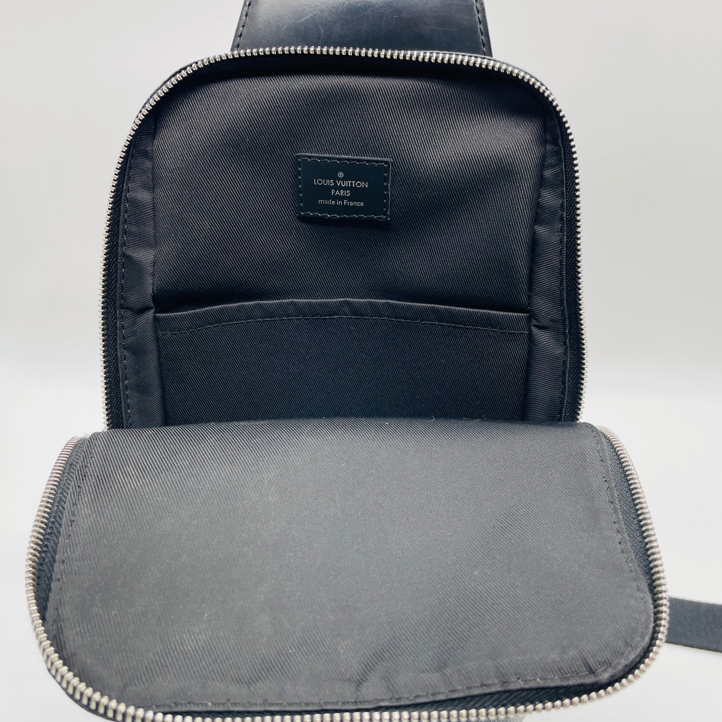LOUIS VUITTON Graphite Avenue Sling