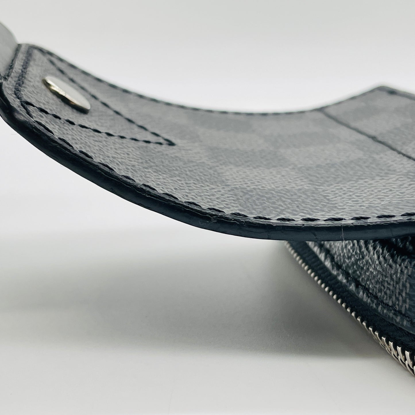 LOUIS VUITTON Graphite Avenue Sling