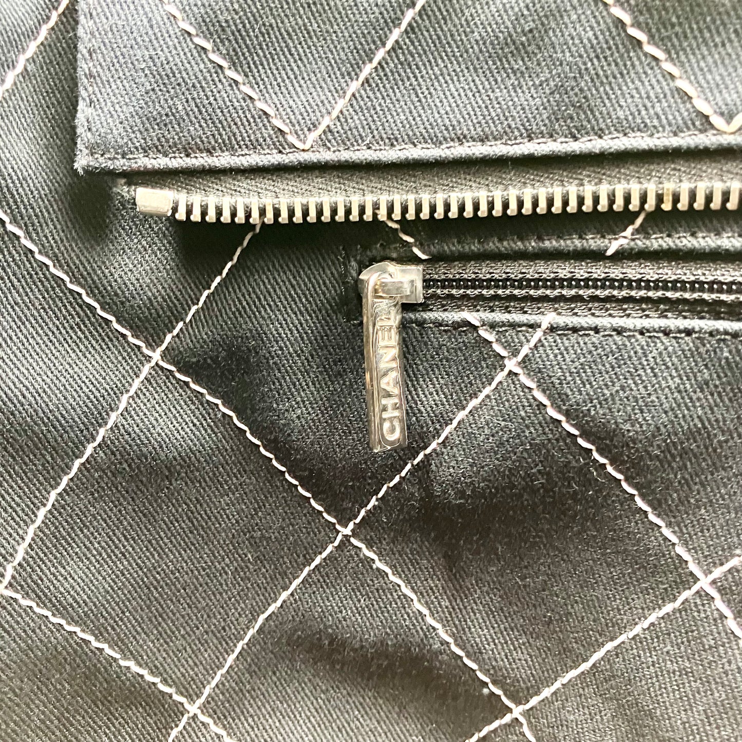 CHANEL Bicolore tote bag caviar skin