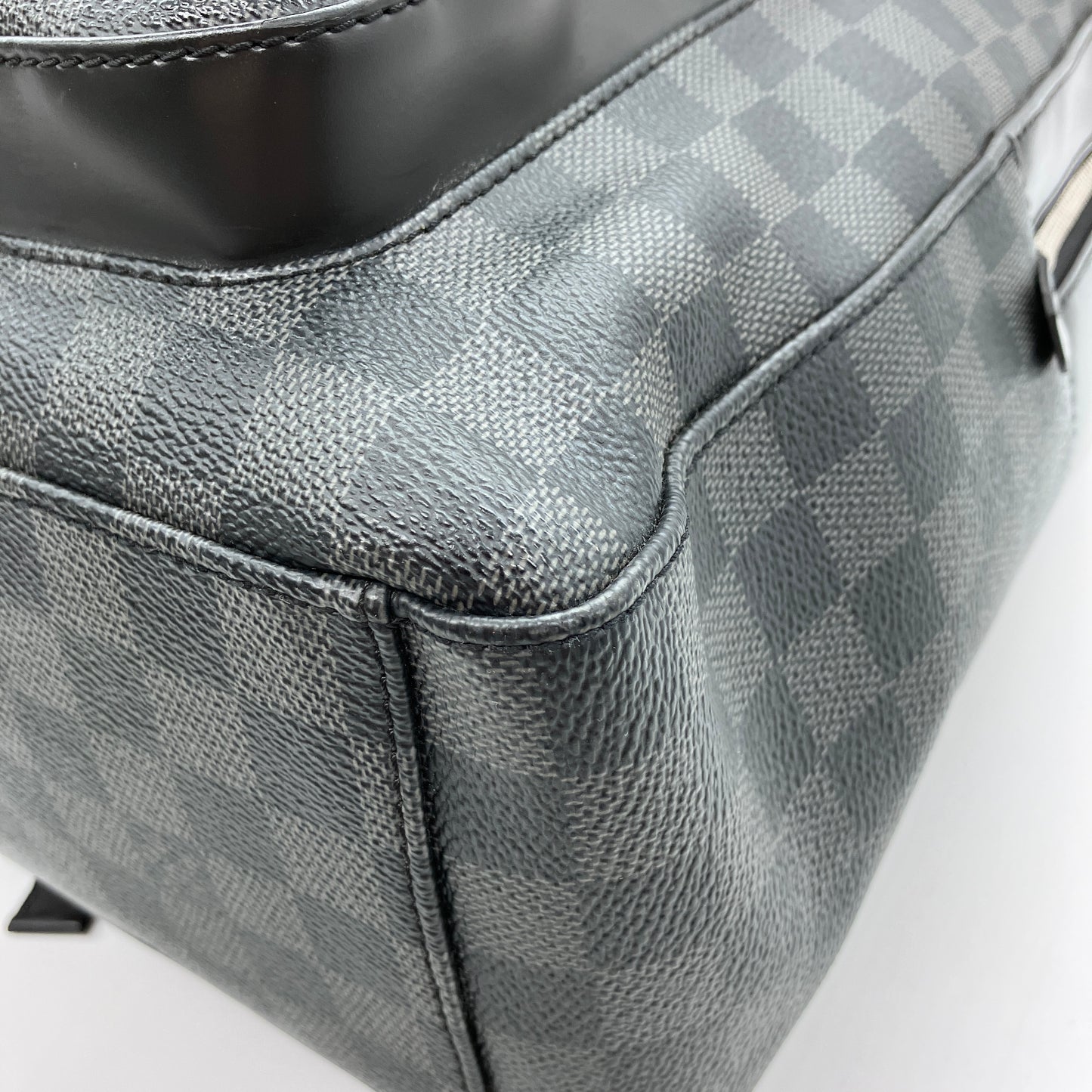 LOUIS VUITTON Damier Graphite Josh